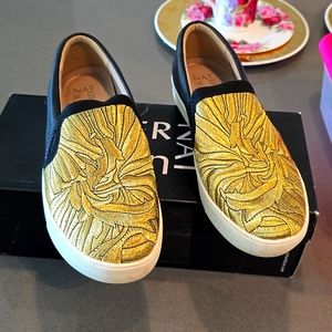 Embroidery embroidered slipins